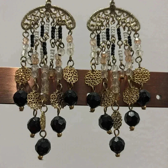 Gorgeous beaded earrings - Picture 1 of 7